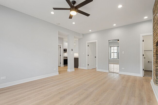 Foto del edificio - 7648 N Eastlake Ter