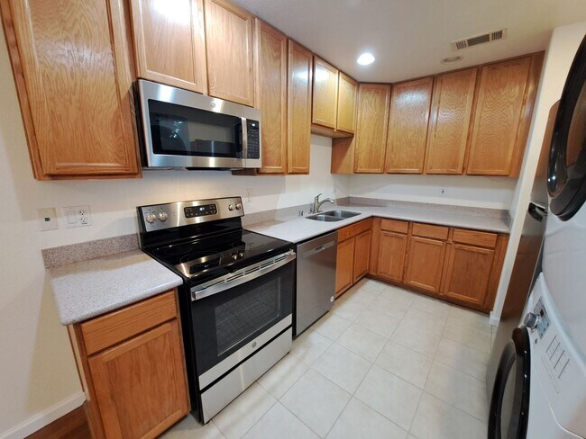 Building Photo - Affordable, Updated, & Ready to Move In!