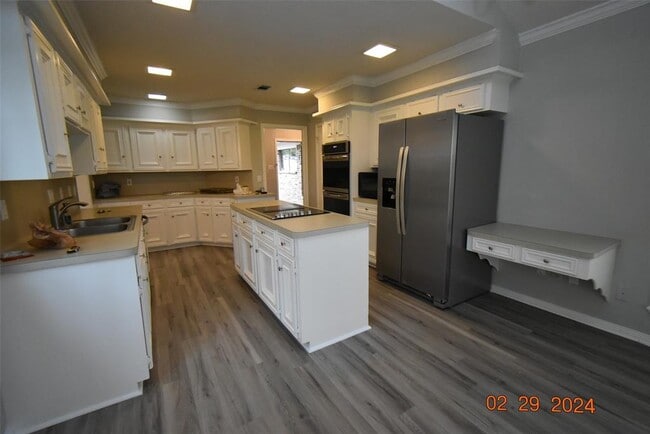 Building Photo - 15155 Diana Ln