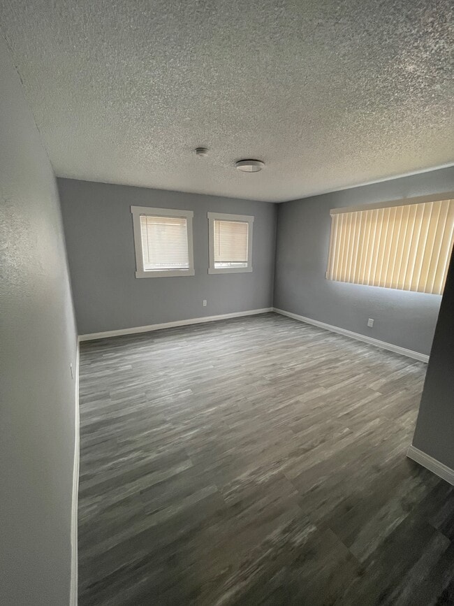 Foto del edificio - 10003-10007 Grape St