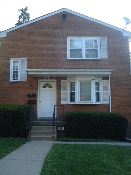 Front Exterior - 212 Oakwood Ave
