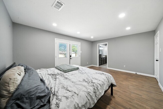 Foto del edificio - 13310 Ravensway Dr