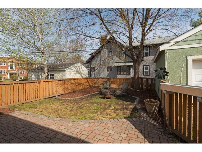 Foto del edificio - 818 W 42nd St