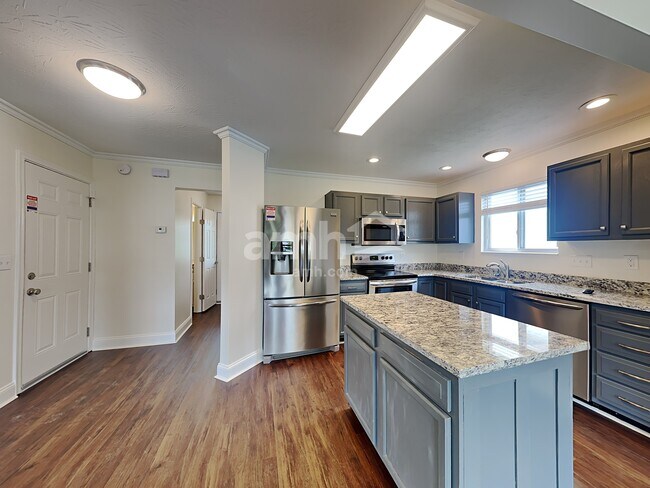 Building Photo - 10249 Meadow Glen Drive