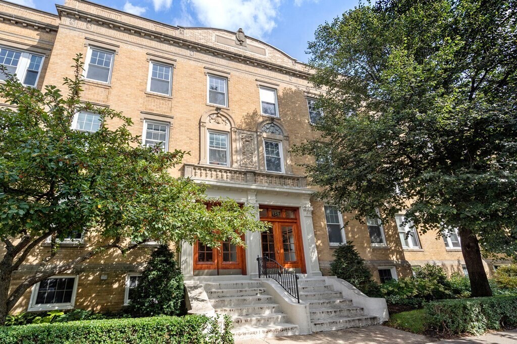 Primary Photo - 132 Sewall Ave