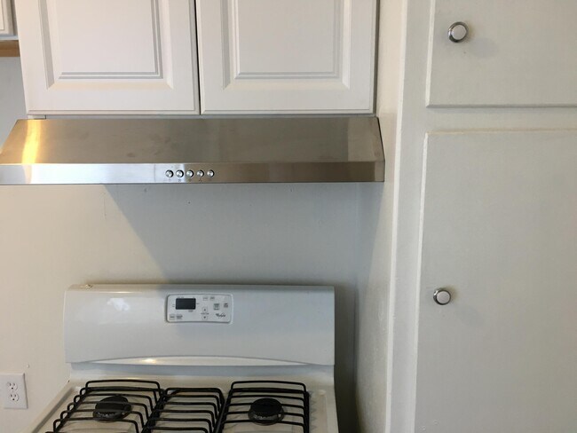 Building Photo - 44621 Cedar Ave