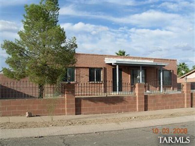 Building Photo - 3 Bedroom/ 2 Bath Home Near Mission & Vale...