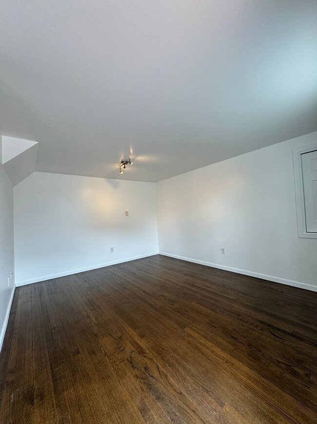 Building Photo - FAIRYTALE OF 1819 LLC QUEEN ANNE