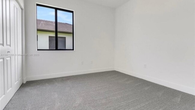 Foto del edificio - 5265 Lamone Ln