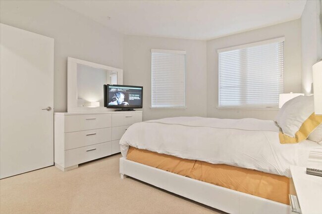Foto del edificio - 1255 Pear Ave