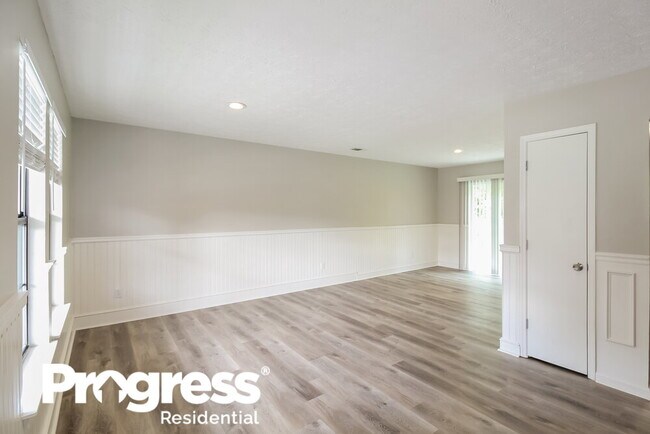 Foto del edificio - 5386 Radford Ln