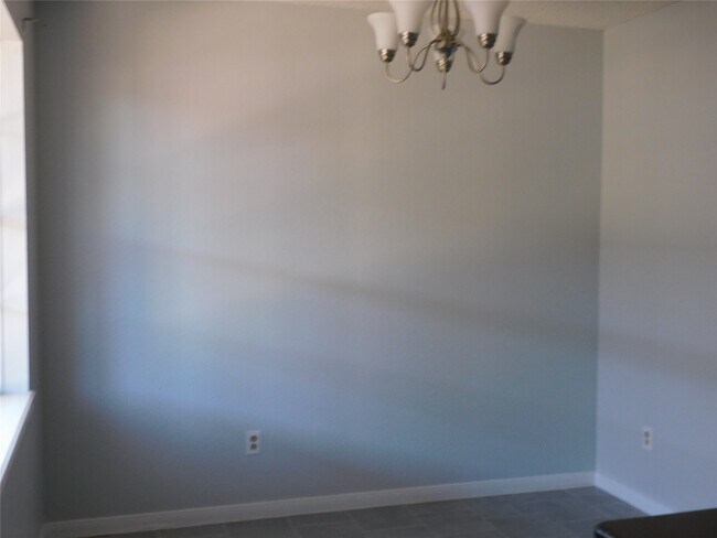 Building Photo - 414 1st St