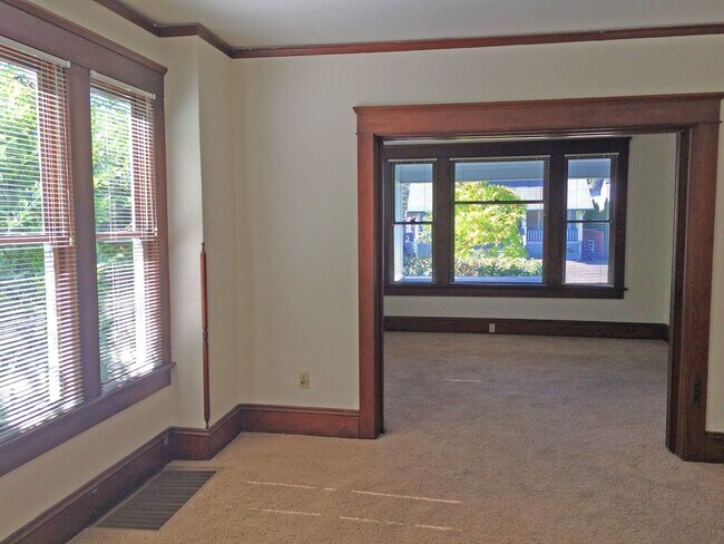 Foto del edificio - 121 NW 8th St