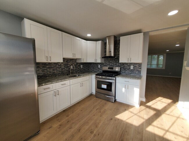 Building Photo - 2833 Angus Rd