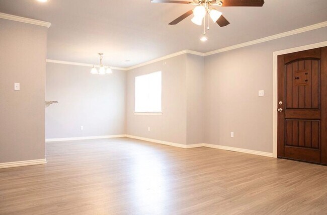 Building Photo - 4 Bedroom 4.5 Bathroom home, private parking and 2 car garage Now Pre-leasing For August 10th mov...