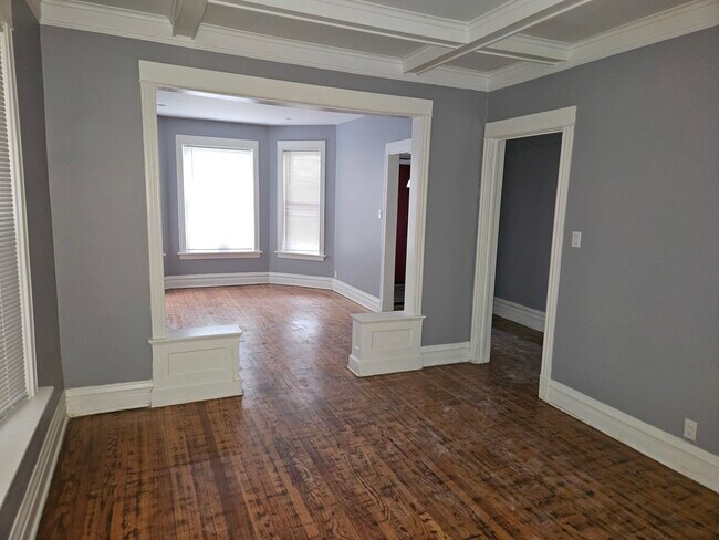 Building Photo - 7137 S St Lawrence Ave