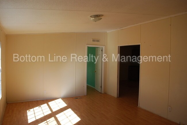 Building Photo - 915 Pinhook Loop Rd
