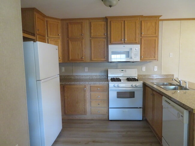 Building Photo - 37 Bircher Ave