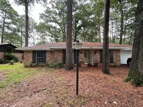Building Photo - 226 Country Ln