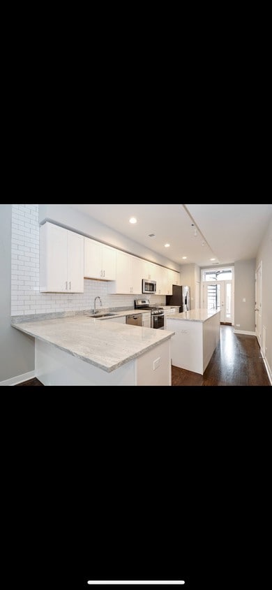 Primary Photo - 1414 N Ashland Ave