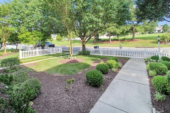 Building Photo - Beautiful Home in Stonehouse!