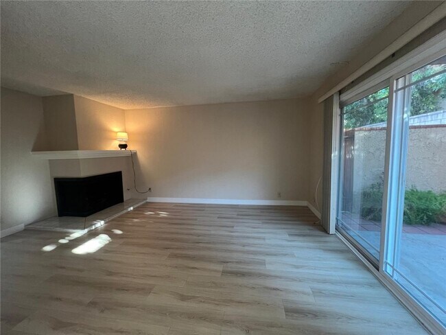 Foto del edificio - 460 Fairview Ave