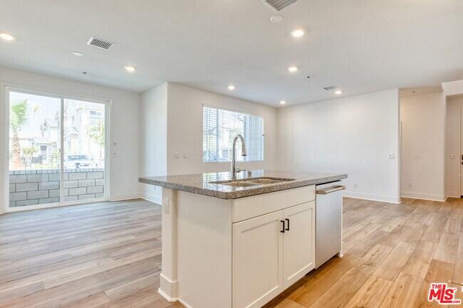 Building Photo - 5603 Kate Way