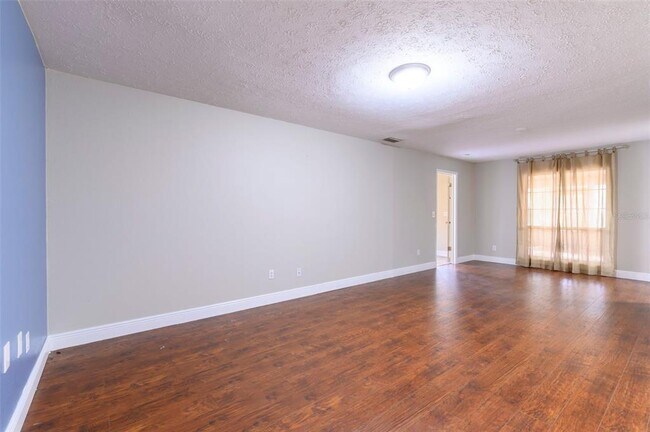 Foto del edificio - 3122 Reseda Ct