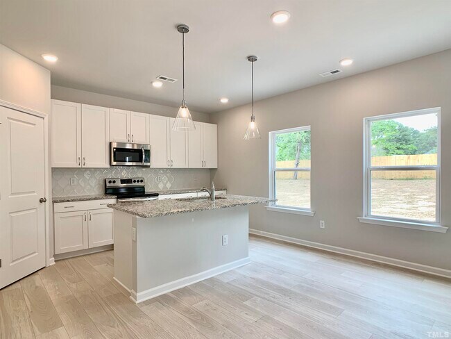 Building Photo - 112 Thompson Dr