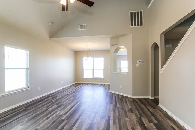 Building Photo - 16315 Rockcreek Ln