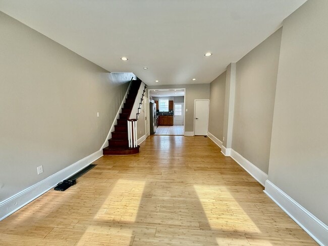 Building Photo - SPACIOUS & MODERN 3 BED/1.5 BA HOUSE w/ Central AC-Bamboo HARDWOOD Flooring-WASHER/DRYER & Rear P...