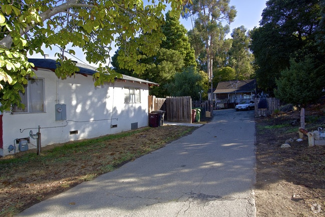 Building Photo - 22750 Bayview Ave