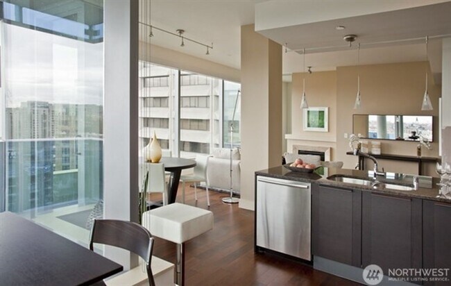 Foto del edificio - Stunning 2BR/2Bath luxury condo above Hyatt at Olive 8