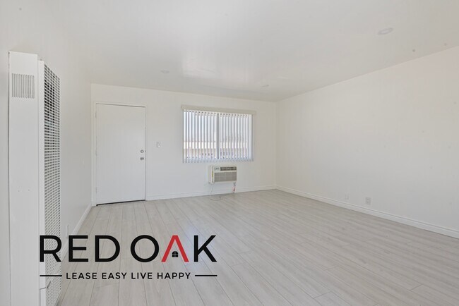 Foto del edificio - 7915 Vineland Ave