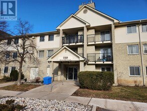 Building Photo - 735 Deveron Crescent