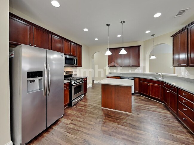 Foto del edificio - 8068 Andrew Franklin Dr