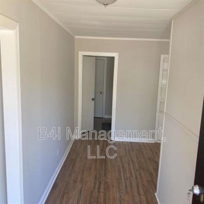 Foto del edificio - 112 Second St SW