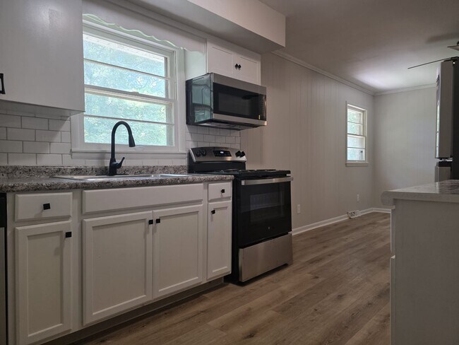 Foto del edificio - 2804 Brett Rd NW
