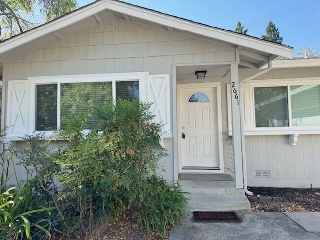 Building Photo - Beautifully updated single level home in W...