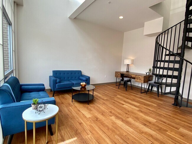 Foto del edificio - 116 E 3rd St