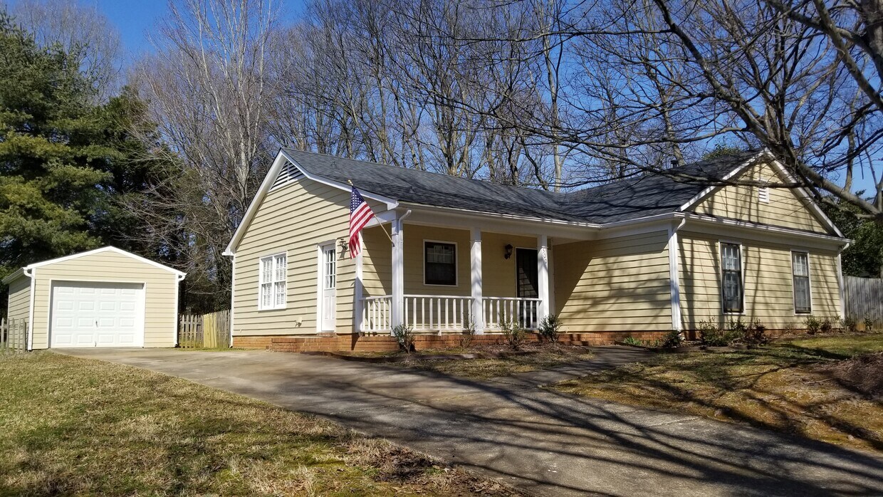 Primary Photo - 500 Heather Ln