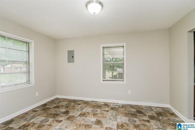 Building Photo - 1044 Southwood Dr