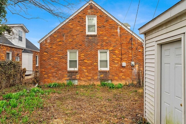 Building Photo - 5595 Cadieux Rd