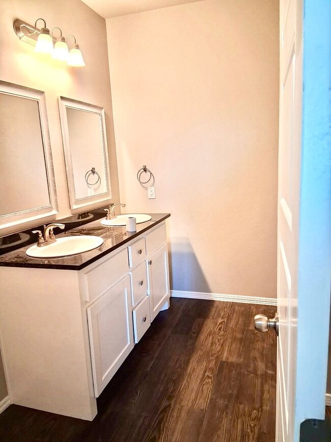 Foto del edificio - Beautiful 4-Bedroom Home in Edmond – Avail...