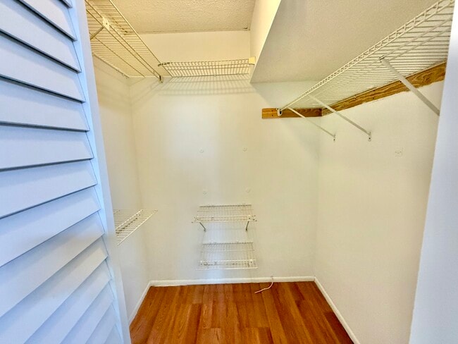 Foto del edificio - 8301 Sands Point Blvd