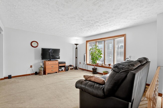 Building Photo - 87 Merseles St