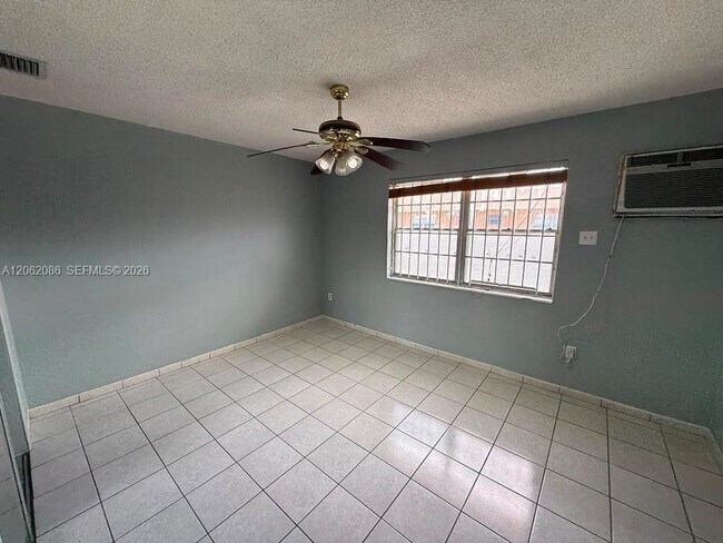 Building Photo - 1154 W 35th St