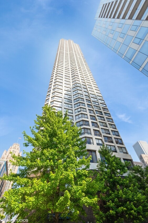 Primary Photo - 405 N Wabash Ave