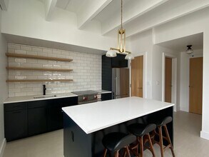 Building Photo - 188 Lincoln St