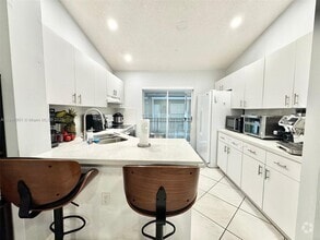 Building Photo - 2527 W 76th St